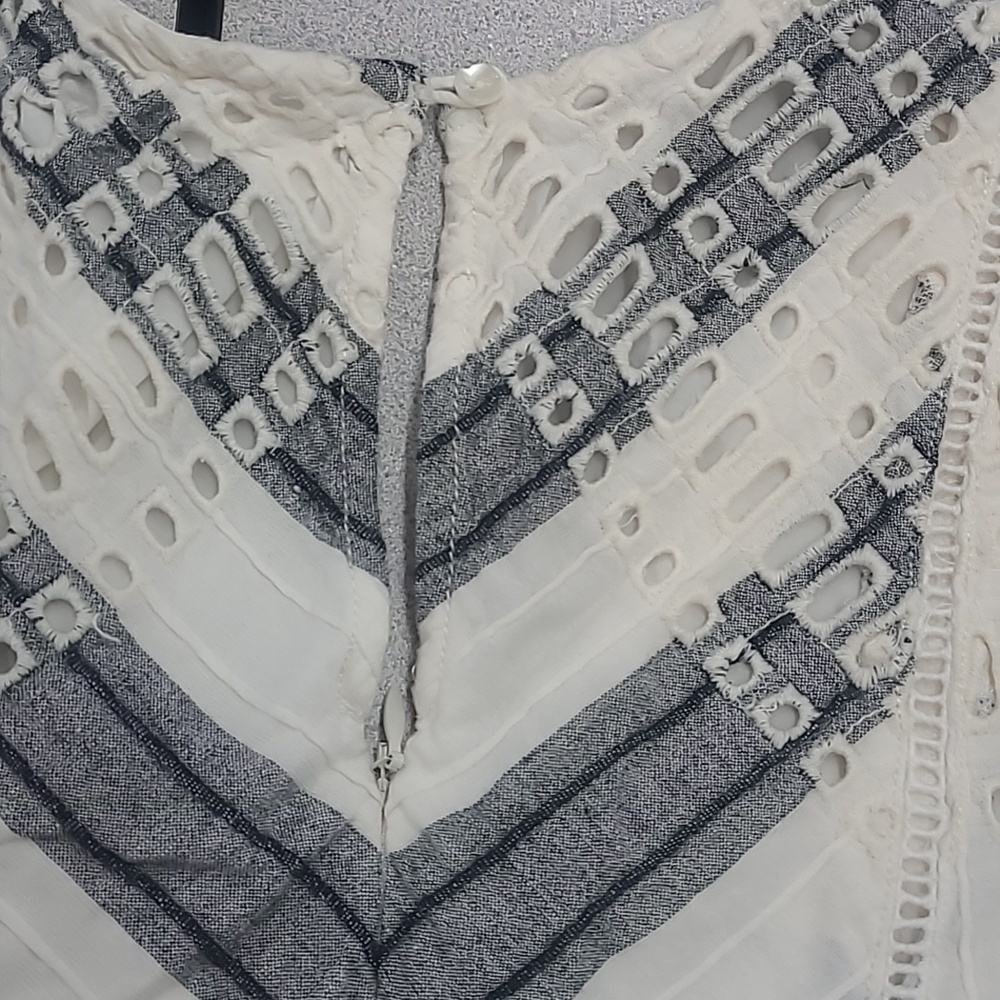 Anthropologie Gray/Cream Cotton Eyelet Romper Size 2p - Picture 11 of 12